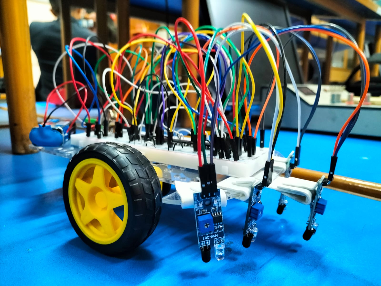 Line follower - Logic circuit based